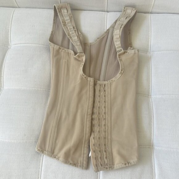 Sol Hourglass Waistcoat in great condition only used couple times. Size S beige. - Picture 4 of 7
